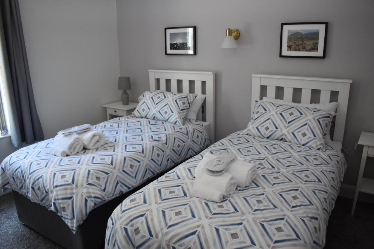 Causeway Coast Apartments Cora Marine Баликасъл Екстериор снимка