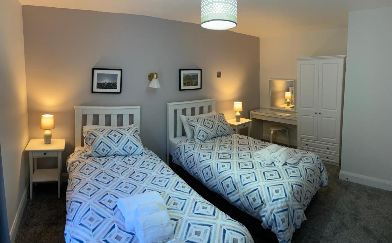 Causeway Coast Apartments Cora Marine Баликасъл Екстериор снимка