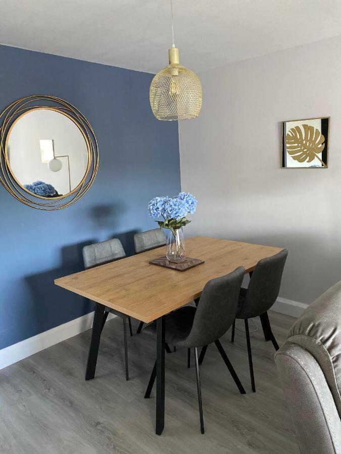 Causeway Coast Apartments Cora Marine Баликасъл Екстериор снимка