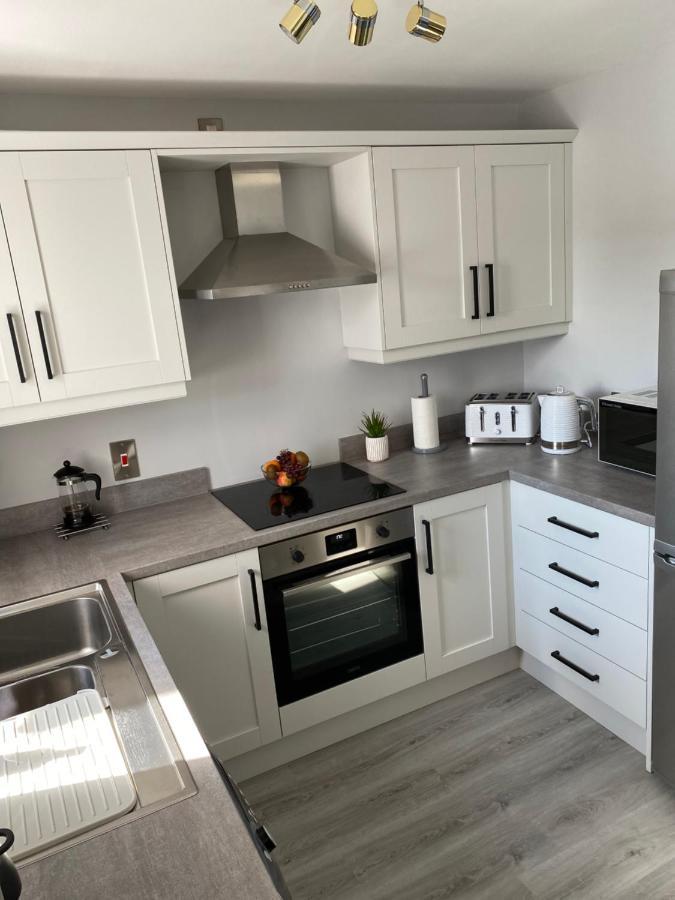 Causeway Coast Apartments Cora Marine Баликасъл Екстериор снимка
