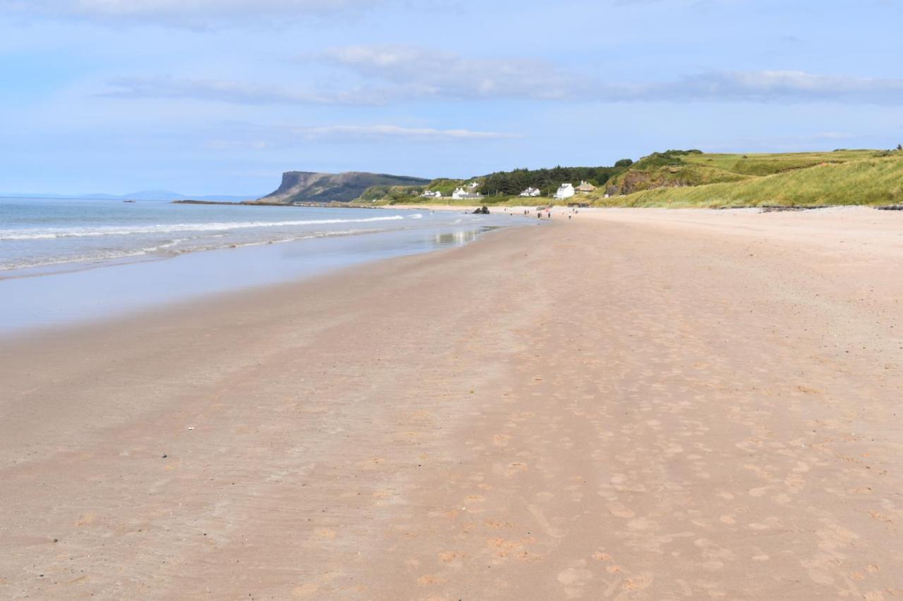 Causeway Coast Apartments Cora Marine Баликасъл Екстериор снимка